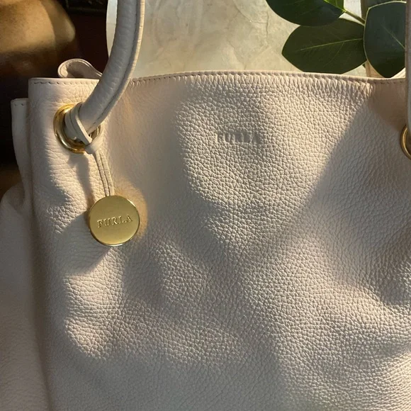 GUC Furla Cream Shoulder Bag - Picture 14 of 15